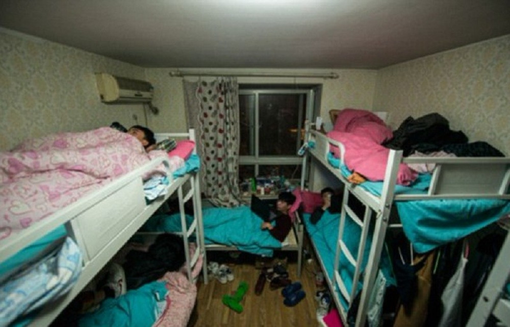 U dvosobnom stanu živi 26 ljudi!