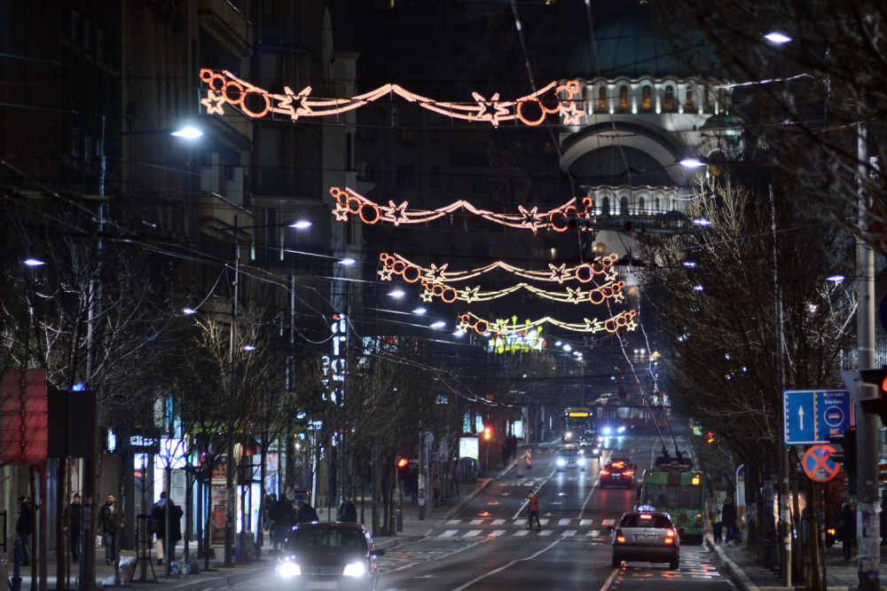 Grad skida ukrase posle dva meseca!