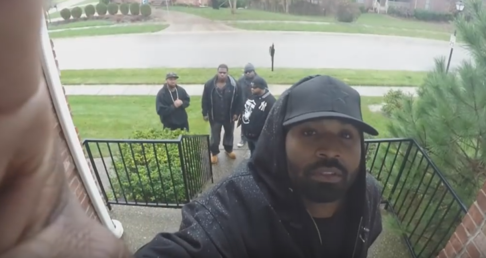 Ono kad vam banda iz geta zakuca na vrata! (VIDEO)