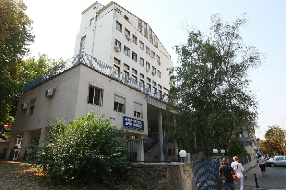 Trudnica u petom mesecu trudnoće počupala i UDARLA DOKTORKU U LICE!