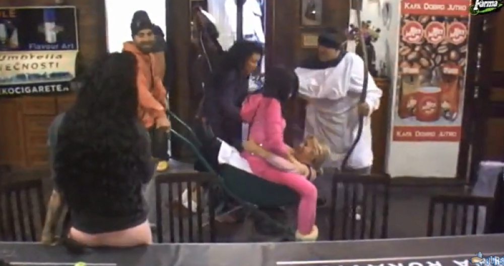 Baki i Miloš smestili Jasminu u kolica (VIDEO)