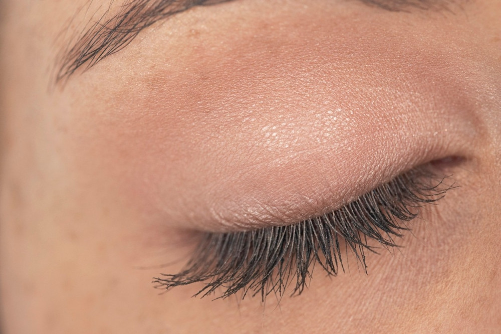 Napravite sami čudotvorni serum za rast trepavica