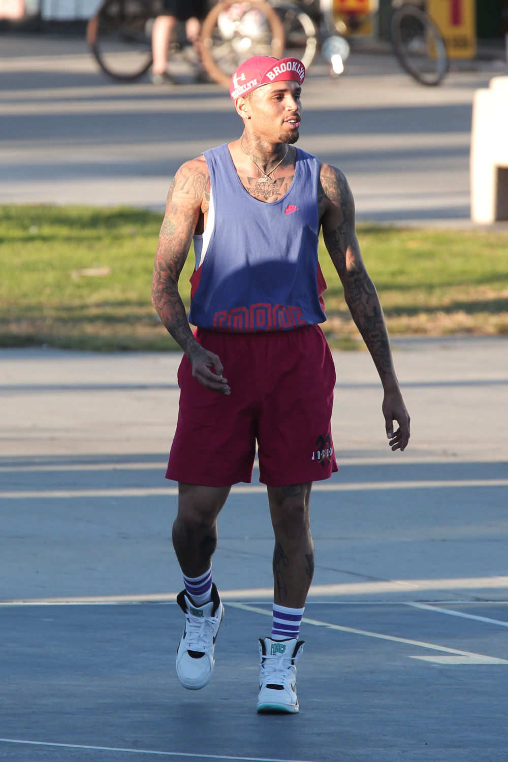 Reper je pretukao Rijanu, a sada je uslikan kako davi ženu!