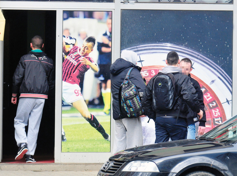 Cvetaju kladionice i brza hrana