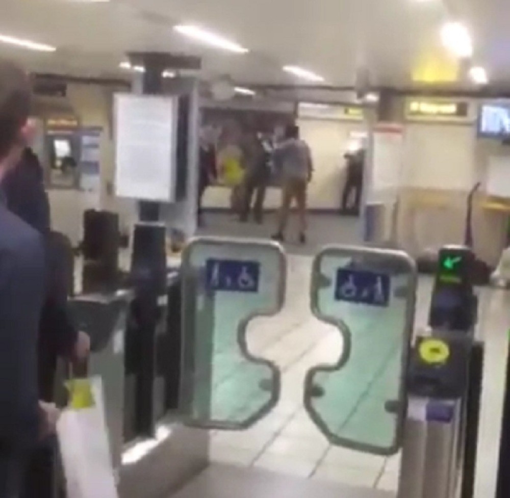 Zaklao čoveka vičući "ovo je za Siriju"! (UZNEMIRUJUĆI VIDEO)