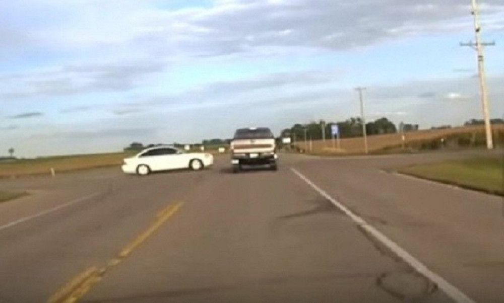 Pijanca bog spasao sigurne smrti! (VIDEO)