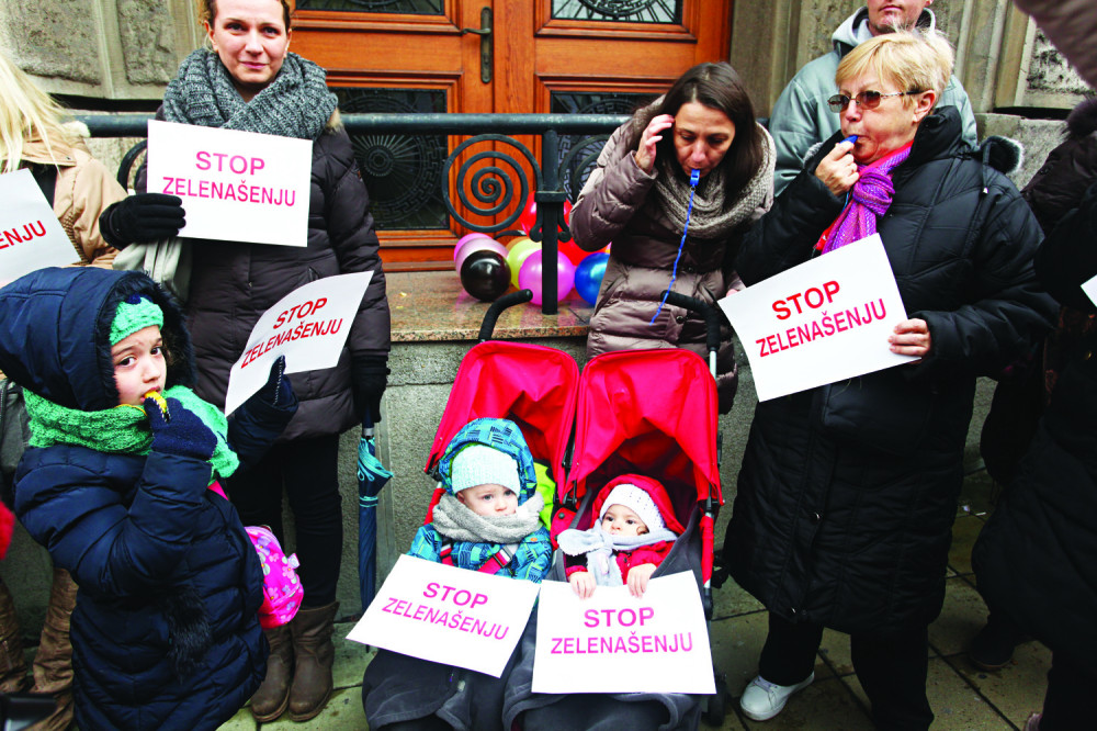 Ne dozvolite da se banke bogate preko ove dece!