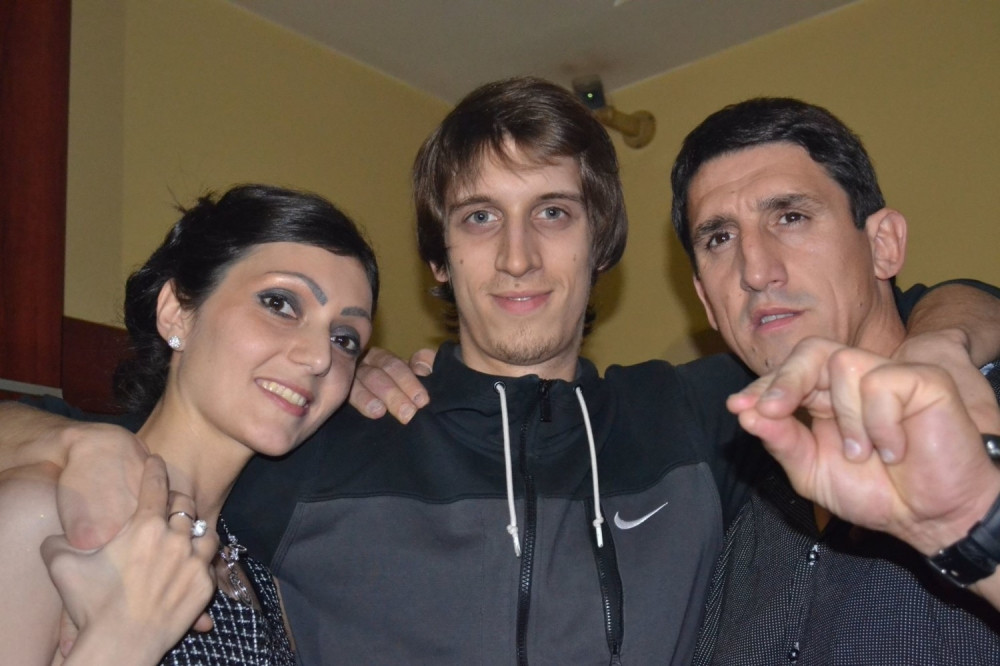 Kristijan sa sinom i ženom u provodu (FOTO)