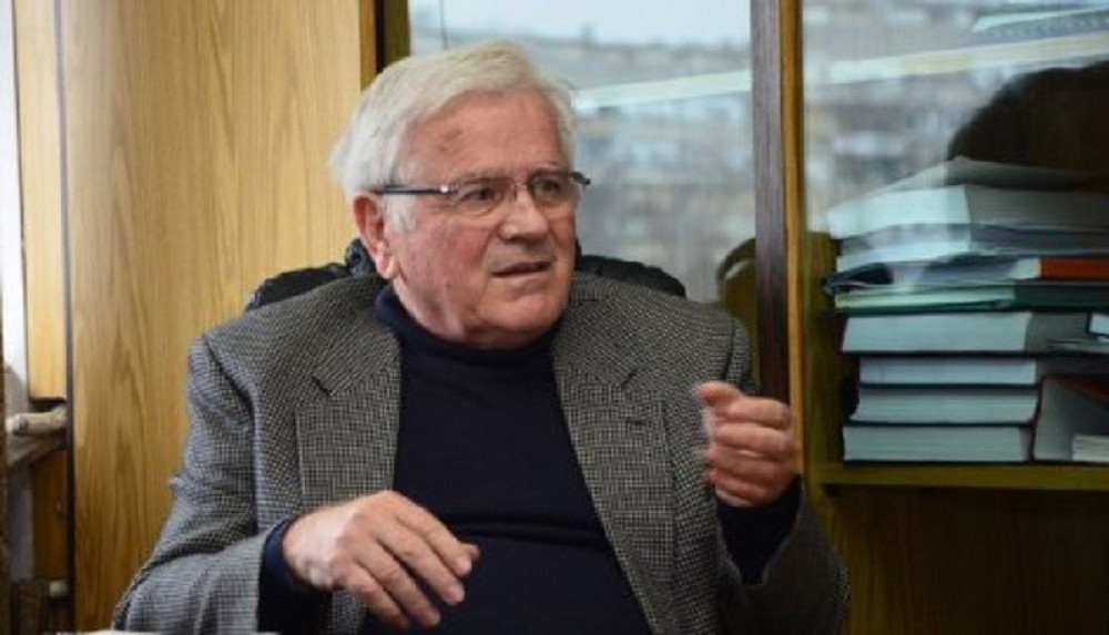 Umro Momčilo Grubač