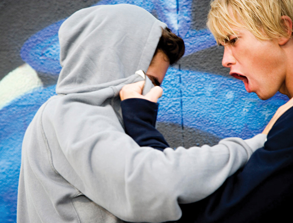 Bez milosti se bodu noževima!