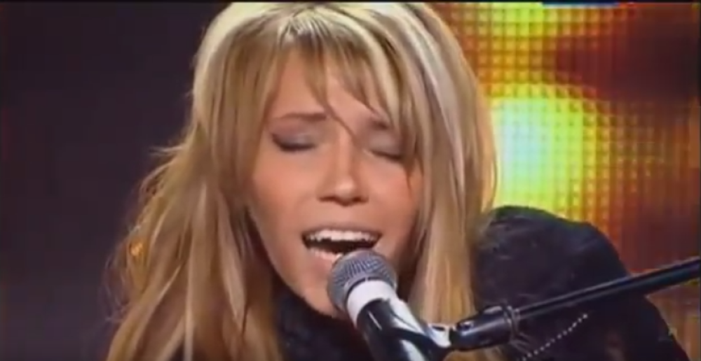 ANKETA: Ruskinja peva našu "Molitvu"!