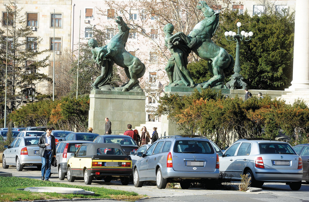 Troše naše pare, račun ne podnose