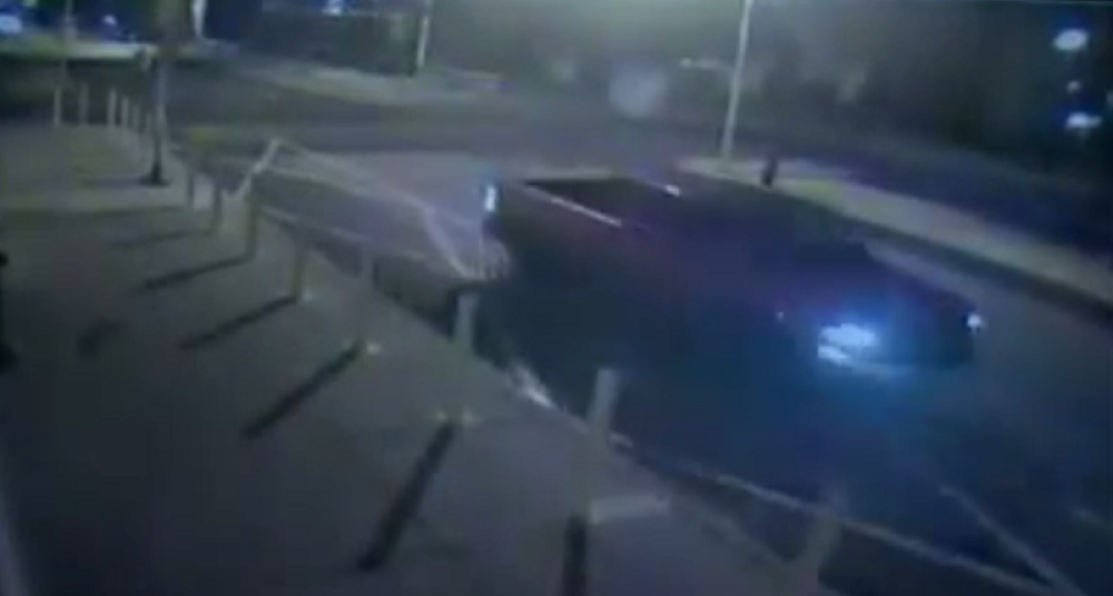 Svinjska glava bačena na džamiju! (VIDEO)