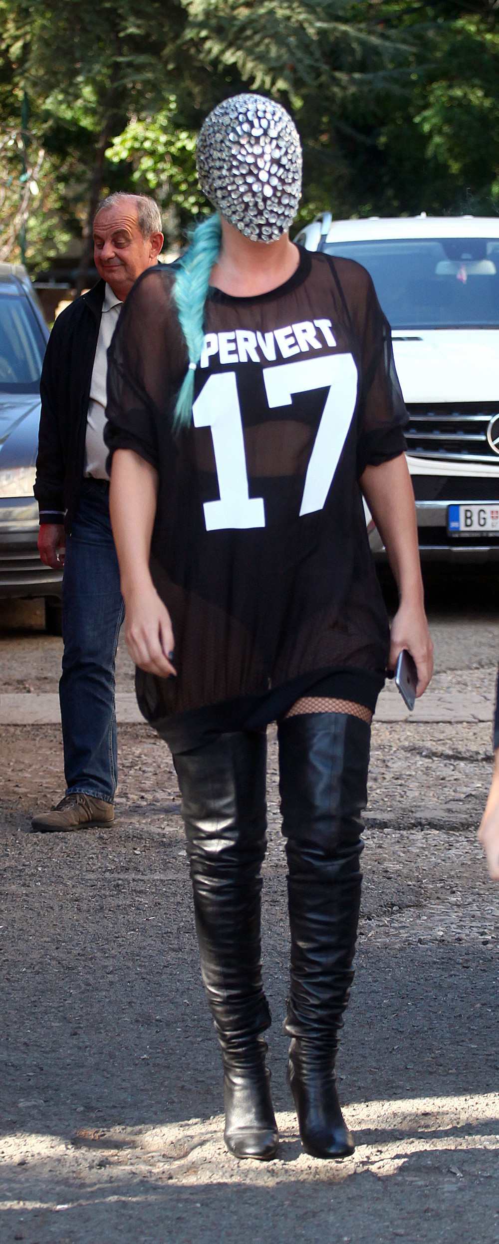 Pošaljite Karleušu na vanzemaljce! (VIDEO)