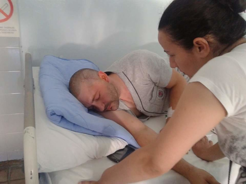 Srbijo, pomozi Aleksandru da čuje ćerkinu prvu reč