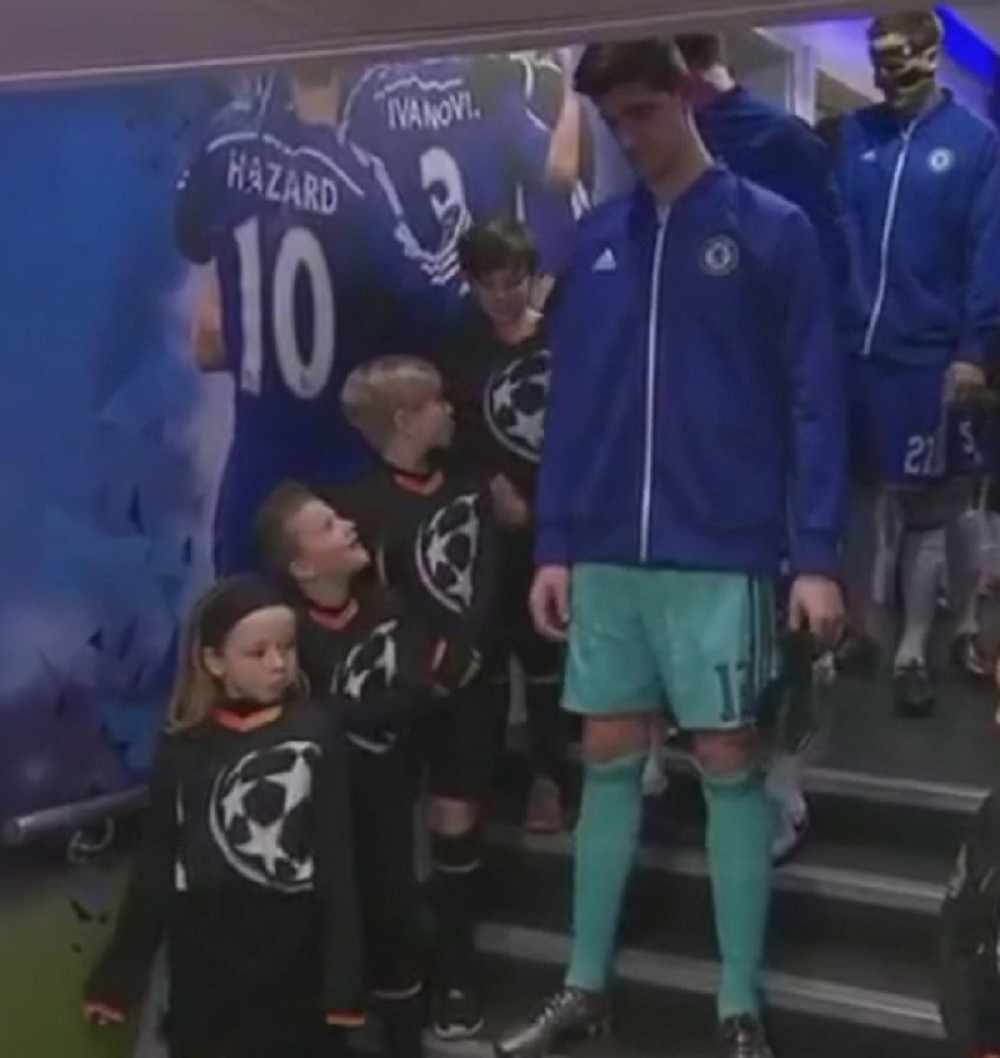 Dečak u tunelu zabezeknuto odmerio Kurtou (VIDEO)