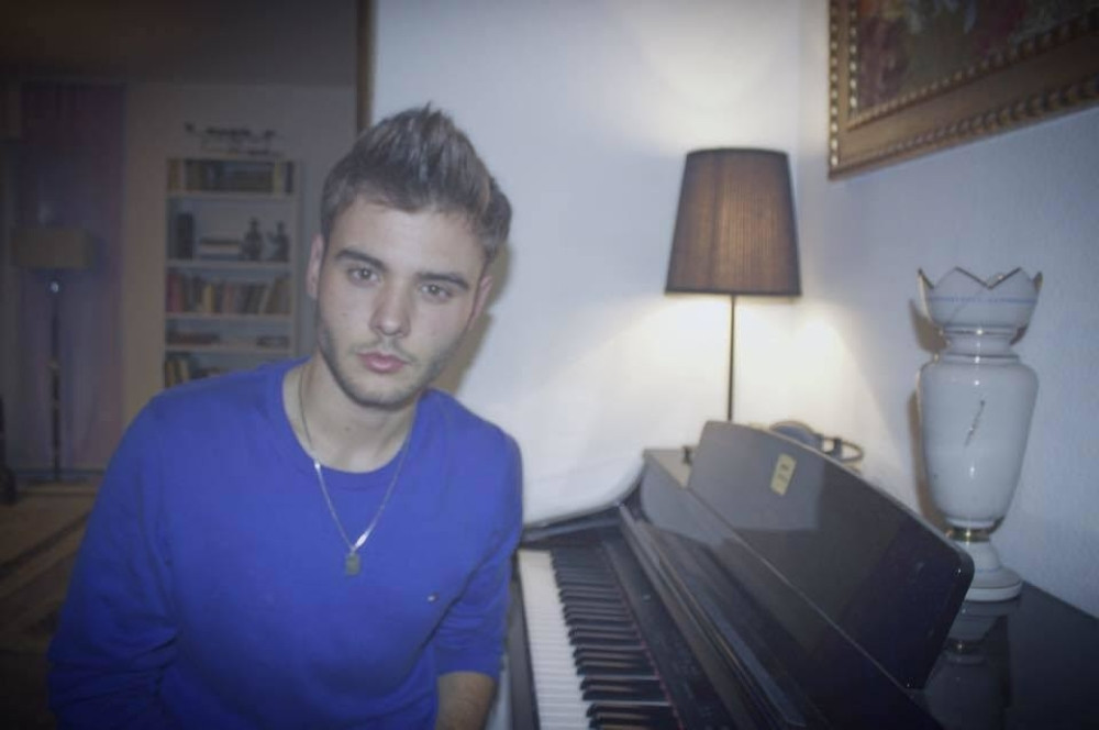 Učesnik "X faktora" objavio pesmu za nastradalog oca (VIDEO)