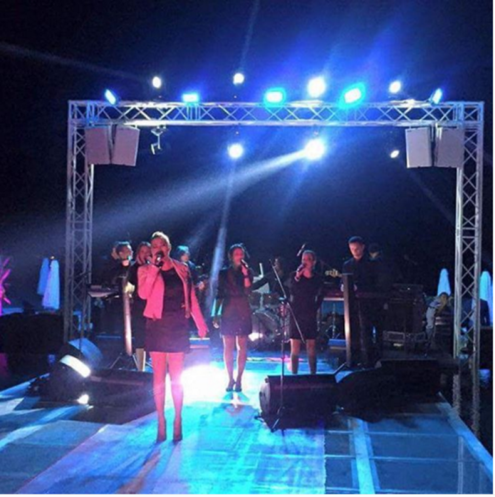 Ovako je bilo na Cecinom koncertu u Dubaiju! (VIDEO)