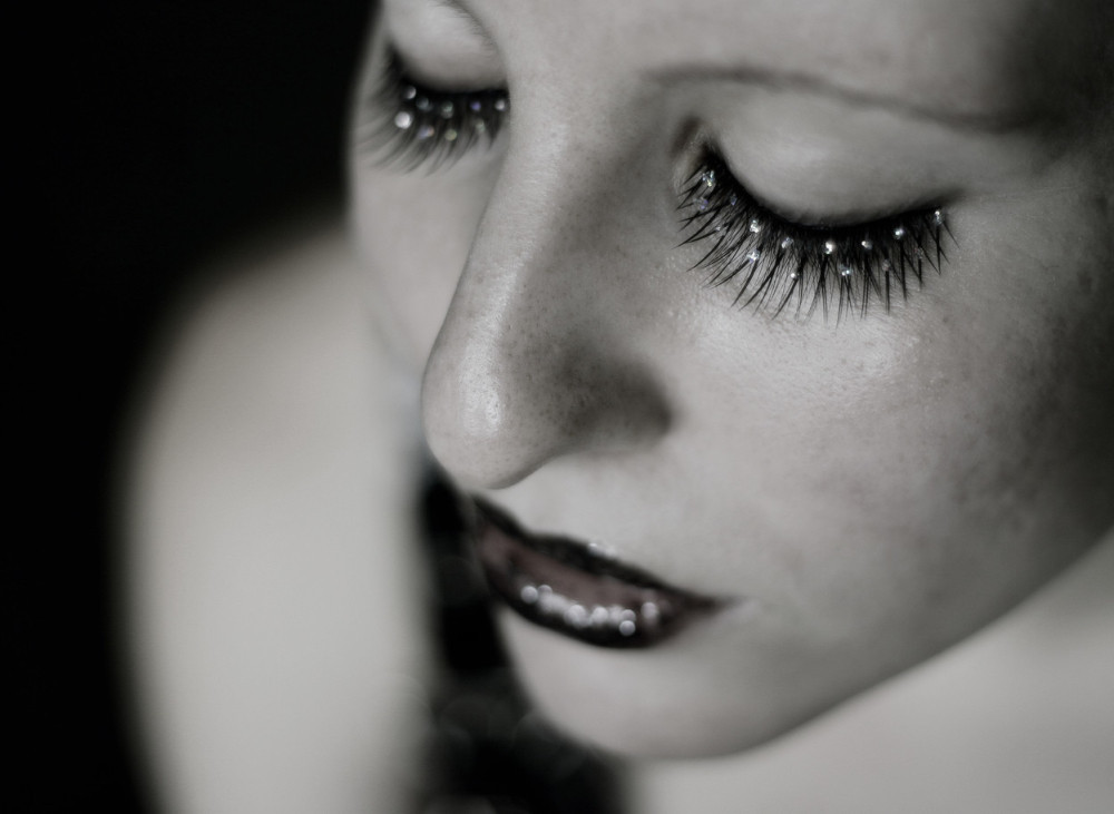 Ovako se stavljaju veštačke trepavice (VIDEO)