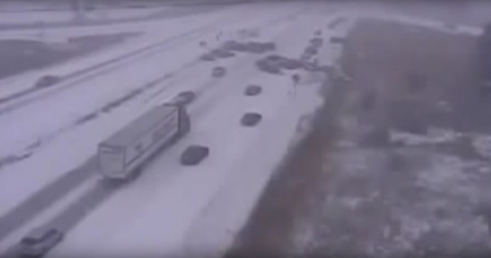 U lančanom sudaru poginuo veći broj ljudi (FOTO+VIDEO)