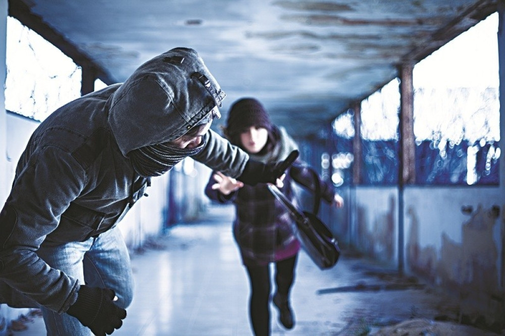 Merdevinama prebila razbojnika u radnji!