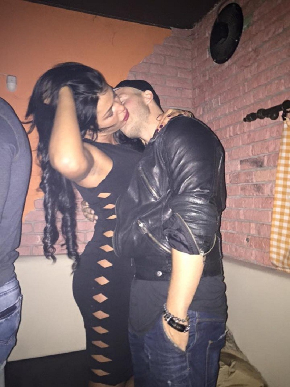 Rade ljubi starletinu sestru! (FOTO)