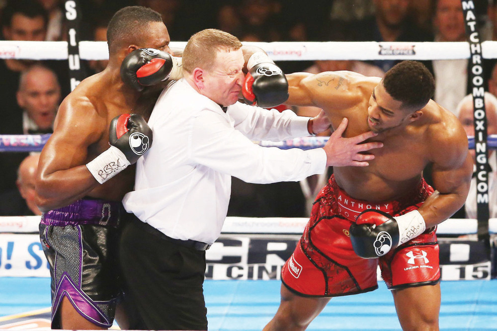 Džošua tukao i sudiju!