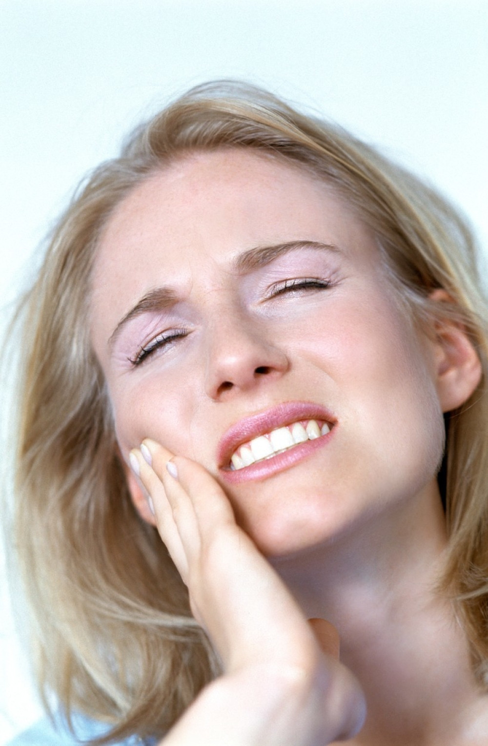 Ova žena tvrdi da na bezbedan način sami kod kuće možete da izlečite karijes!