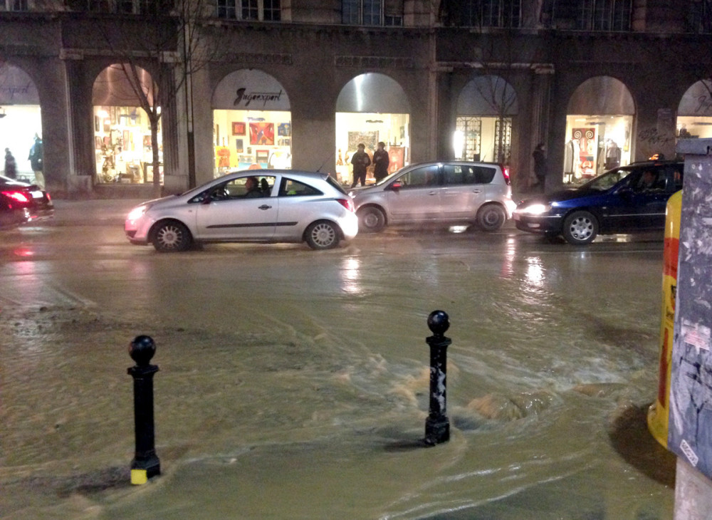 Poplava u Kolarčevoj ulici! (FOTO)