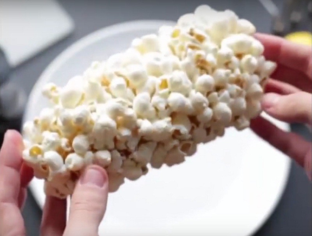 Pogledajte ovaj genijalan način pravljenja kokica! (VIDEO)