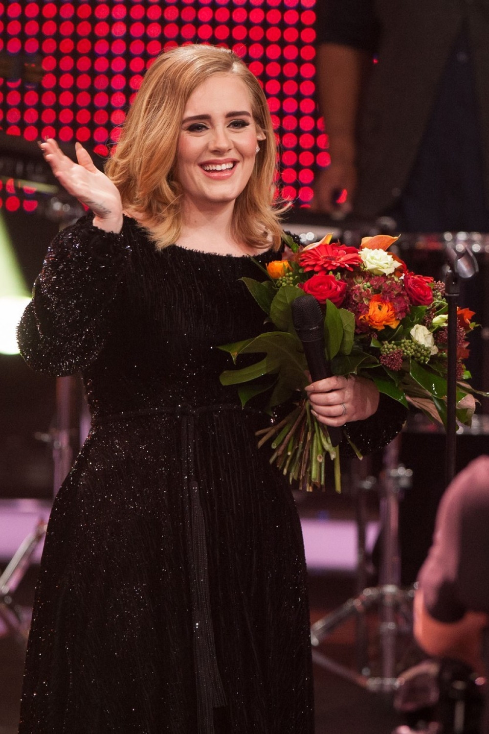 Adel neprepoznatljiva bez šminke (VIDEO)