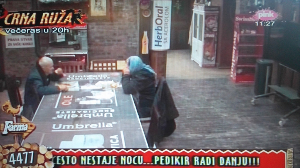 Baba i deda upali na farmu! (FOTO)