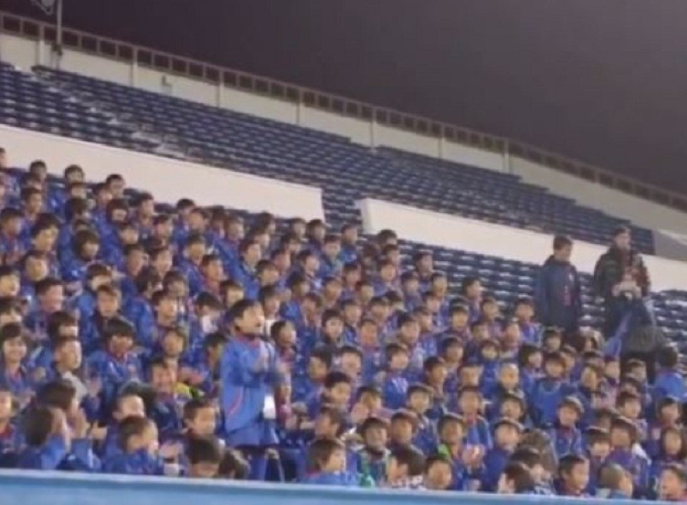 Mali Japanci demonstrirali ljubav prema Barsi (VIDEO)