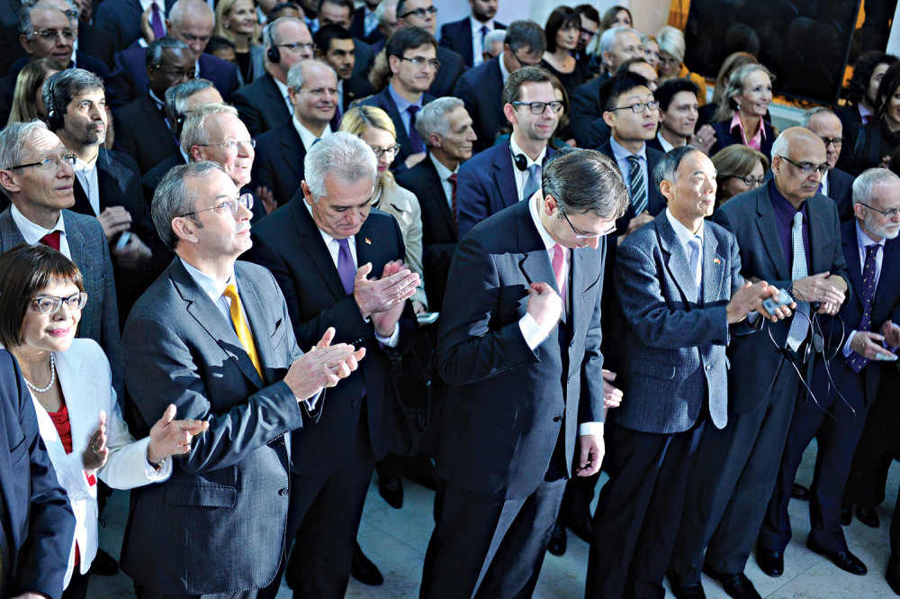 Šampanjac i jagode za EU!