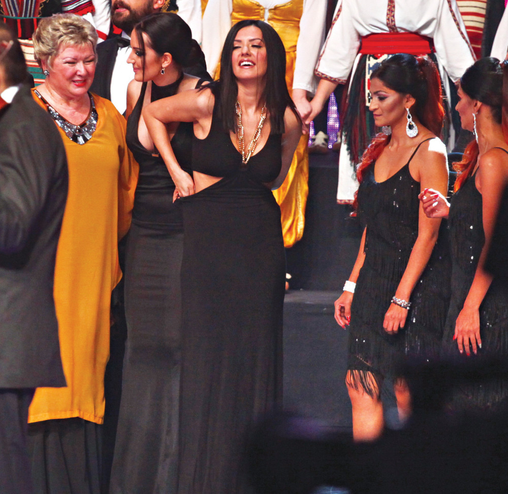 Tanja Savić gurala ruke u gaćice?!