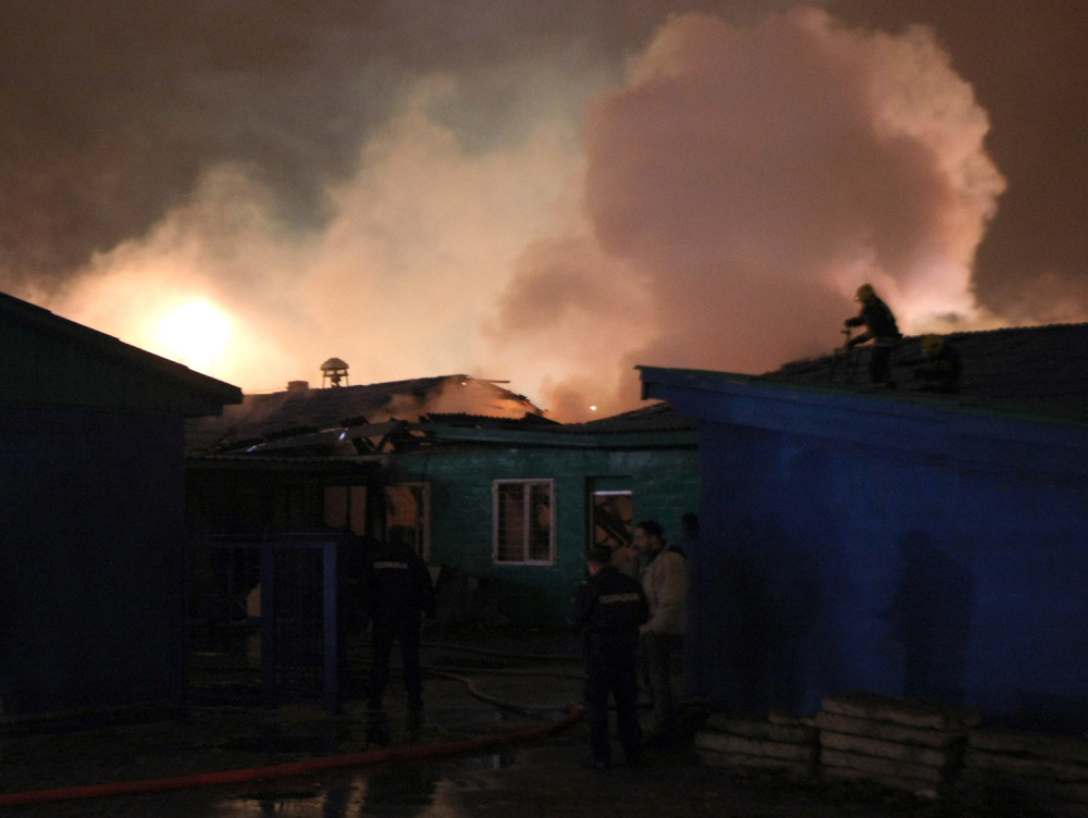 Gorele barake i prostorije KUD "Rad" (FOTO)