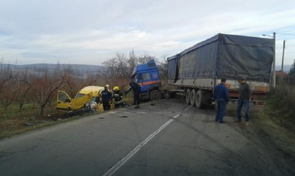 Žena poginula u sudaru! (FOTO)