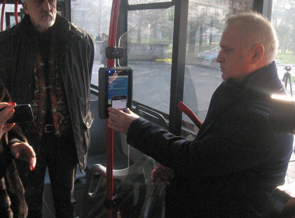 Vesić kupio kartu za prevoz!