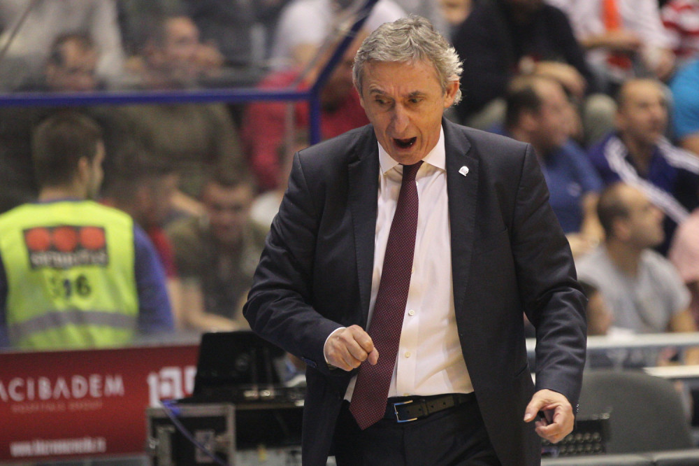 Kariju pao mrak na oči, 40 MINUTA držao igračima Barse lekciju iz košarke!