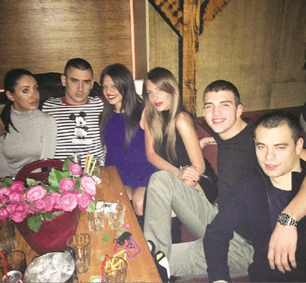 Cecina deca dočekala Nikoljdan u provodu (FOTO)