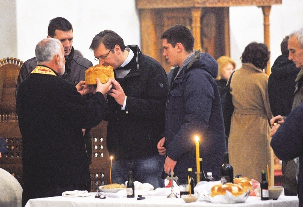 EKSKLUZIVNO~Iz crkve pravo na sednicu Vlade! (FOTO)