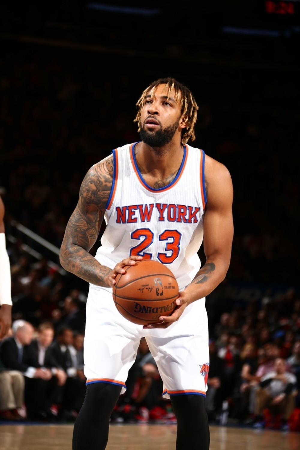 Košarkaš poveo dve devojke kući da se zabave, a one ga pokrale