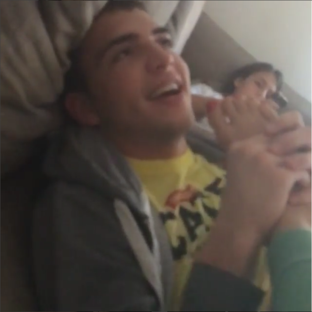 Veljko peva Maši, Anastasija ih kulira (VIDEO)