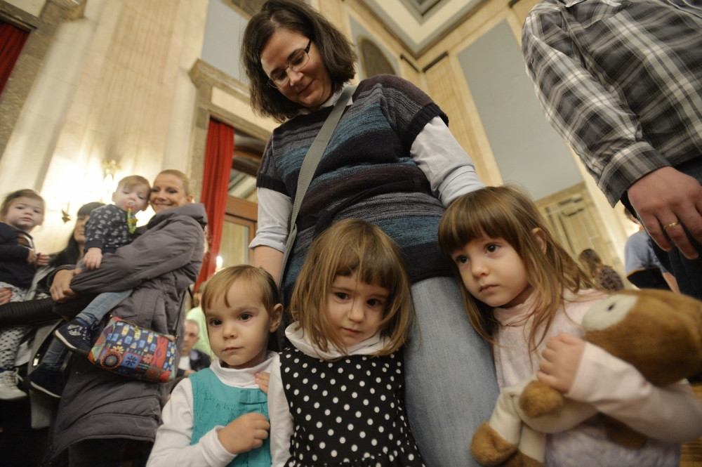 Pomoć za roditelje duplih blizanaca, trojki i četvorki