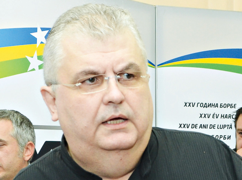 On je obična budala!