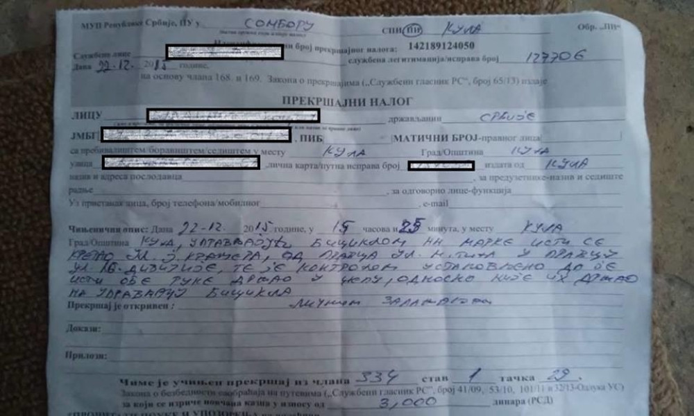 Platio kaznu jer je vozio bicikl bez ruku!