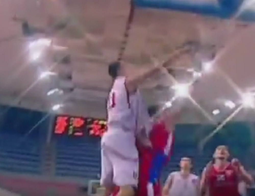 Opšta tuča košarkaša Konstantina i Borca! (VIDEO)