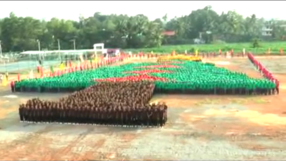 Ovo je najveća jelka na svetu! (VIDEO)