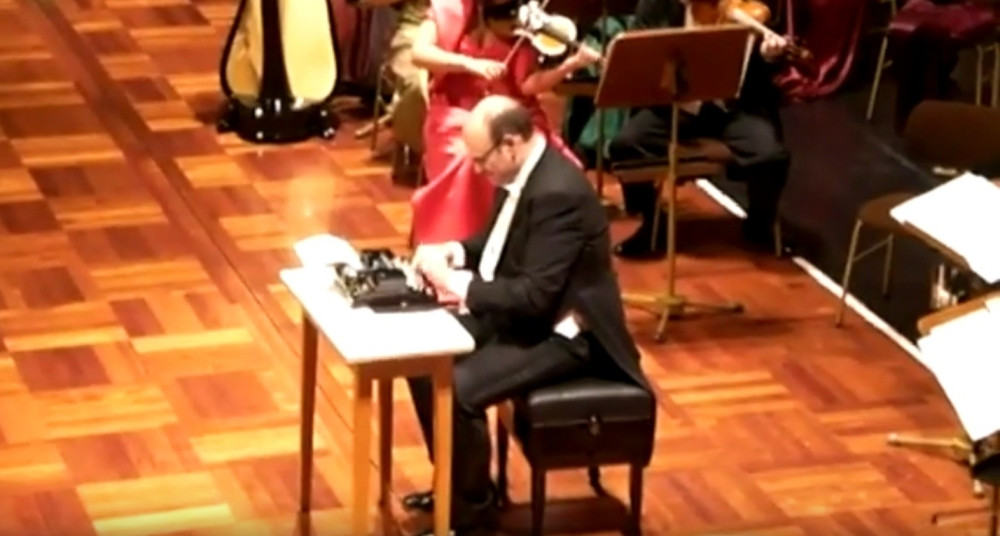 Pogledajte fantastičnu svirku na pisaćoj mašini (VIDEO)
