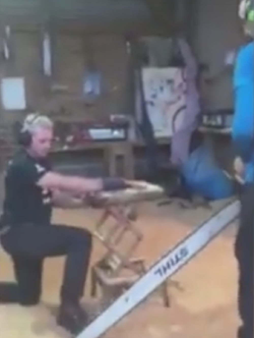 Motorkom skinuo ocu gips s ruke! (VIDEO)